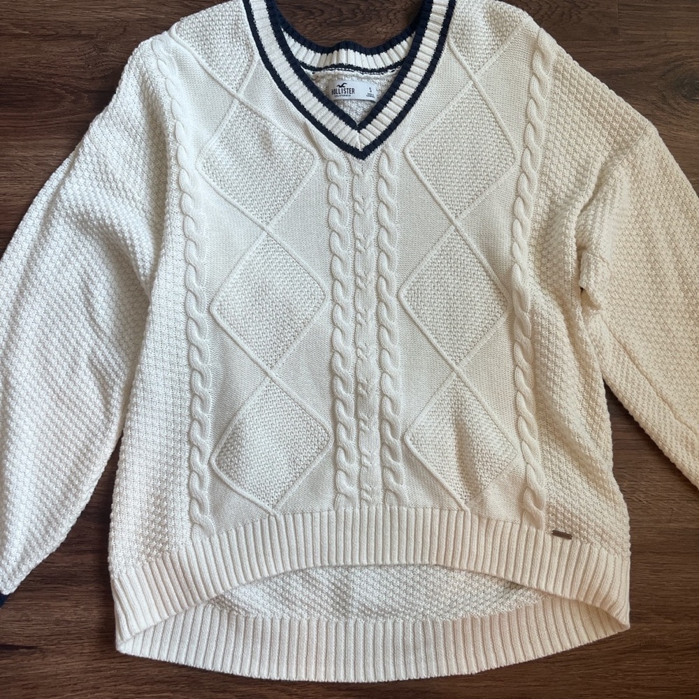 hollister white sweater